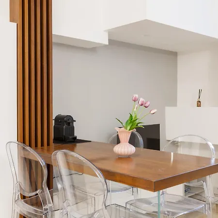 Inama - Eleganza Minimal Tra Studi E Politecnico Milão